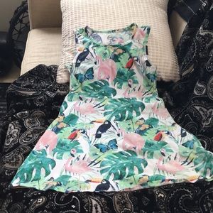 I’m selling a cute dress for girls that fit a M 7-8